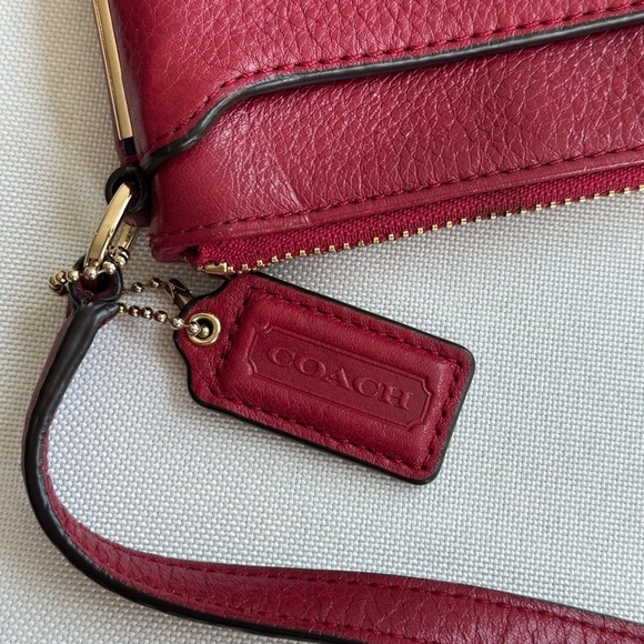 Coach Madison Pebbled Leather East West Swingpack - Picture 5 of 6